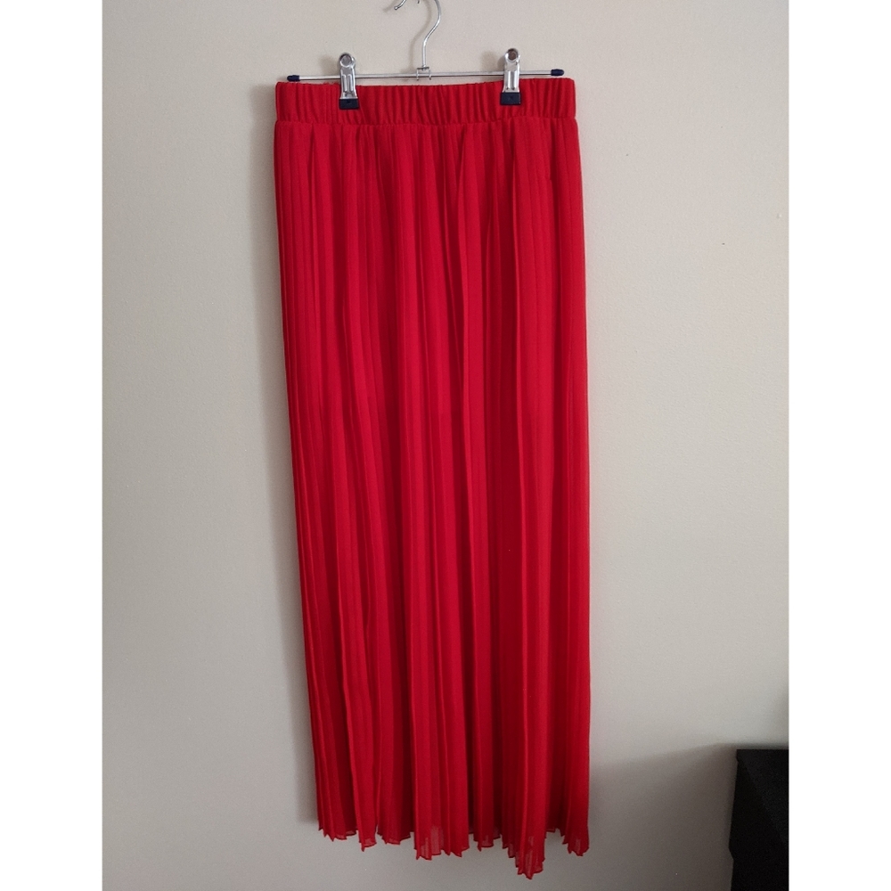 Red pleated skirt